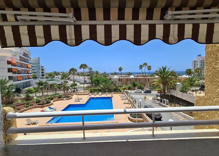 Borinquen Only 280 Meters To The Beach, Balcony With Sea View, Heated Pool, Wifi * Playa de las Américas